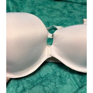 VSX Knockout™ Front-Close Sports Bra size 40G Ivory